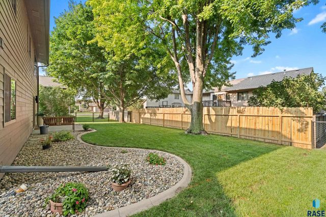 5213 E Fernwood Dr Drive, Sioux Falls, SD 57110