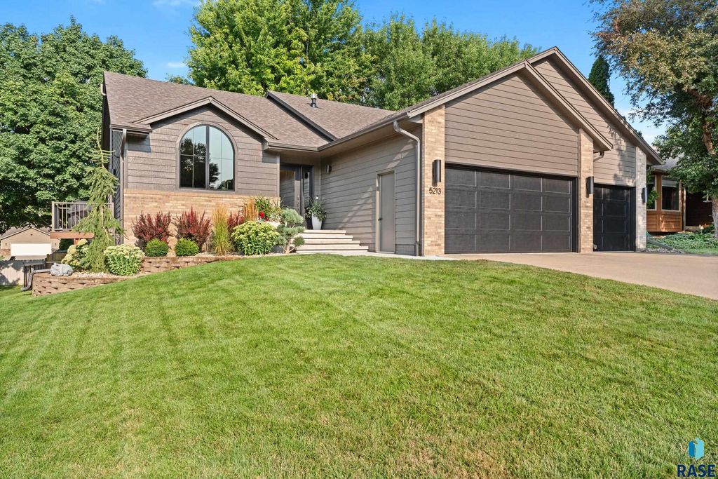 5213 E Fernwood Dr Drive, Sioux Falls, SD 57110
