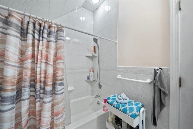 18 Seaview Ave, Revere, MA 02151