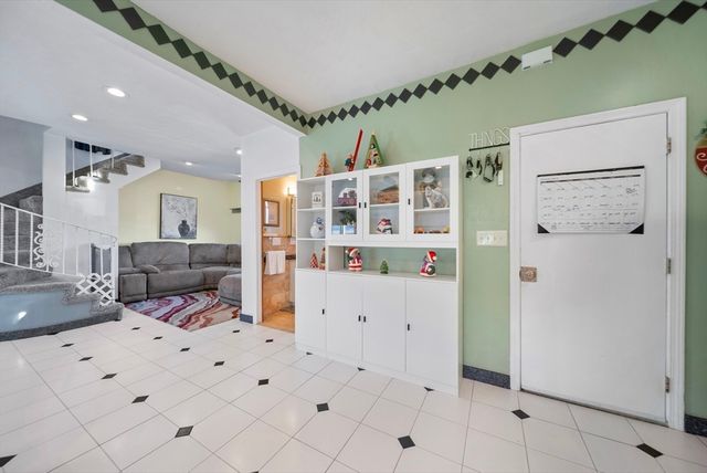 18 Seaview Ave, Revere, MA 02151