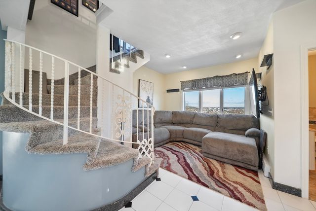 18 Seaview Ave, Revere, MA 02151