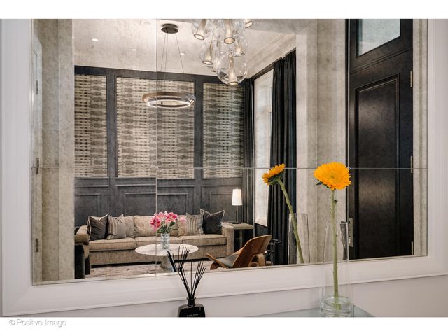 1720 N MOHAWK Street, Chicago, IL 60614