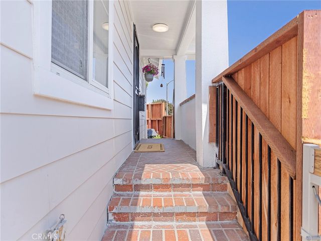 4037 E 7th Street, Long Beach, CA 90804