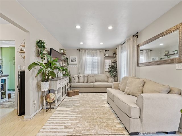 4037 E 7th Street, Long Beach, CA 90804