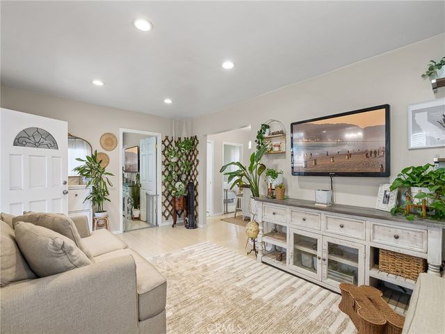 4037 E 7th Street, Long Beach, CA 90804
