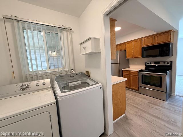 24381 Juliet Drive, Center Line, MI 48015