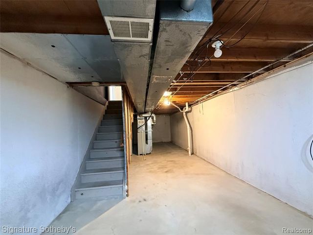 24381 Juliet Drive, Center Line, MI 48015