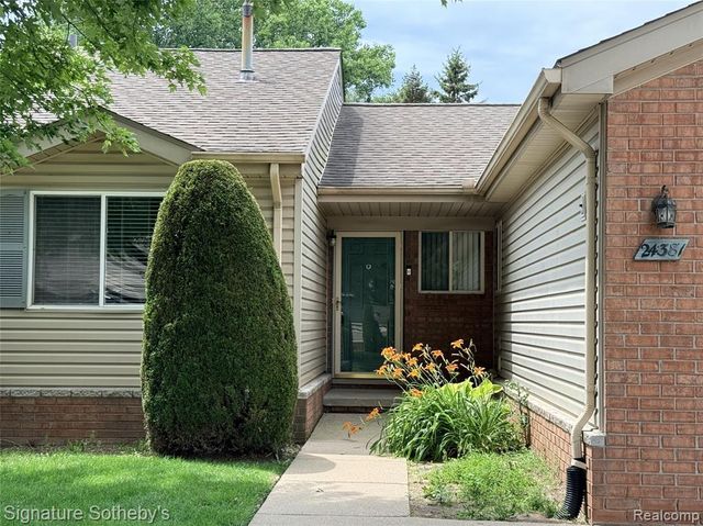 24381 Juliet Drive, Center Line, MI 48015