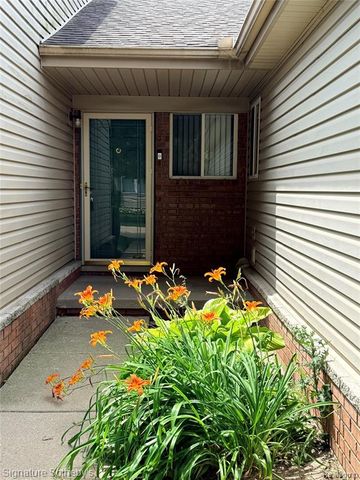 24381 Juliet Drive, Center Line, MI 48015