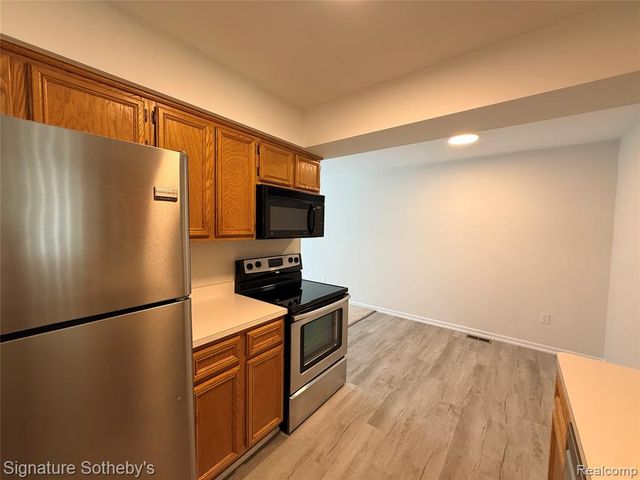 24381 Juliet Drive, Center Line, MI 48015