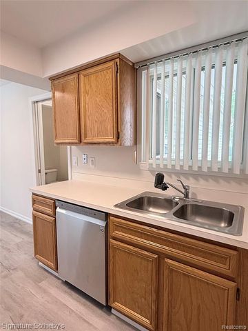 24381 Juliet Drive, Center Line, MI 48015