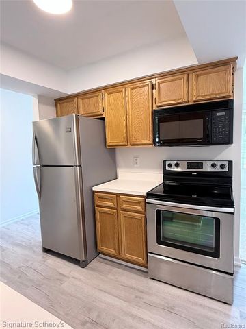 24381 Juliet Drive, Center Line, MI 48015