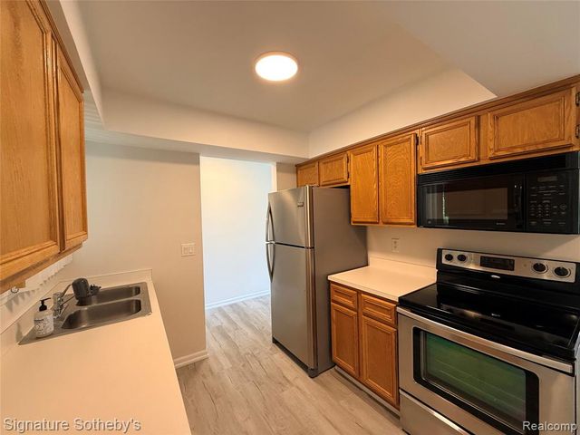 24381 Juliet Drive, Center Line, MI 48015