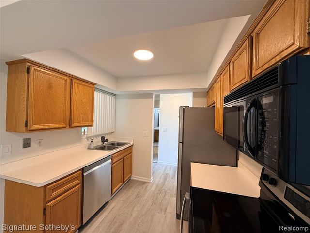 24381 Juliet Drive, Center Line, MI 48015
