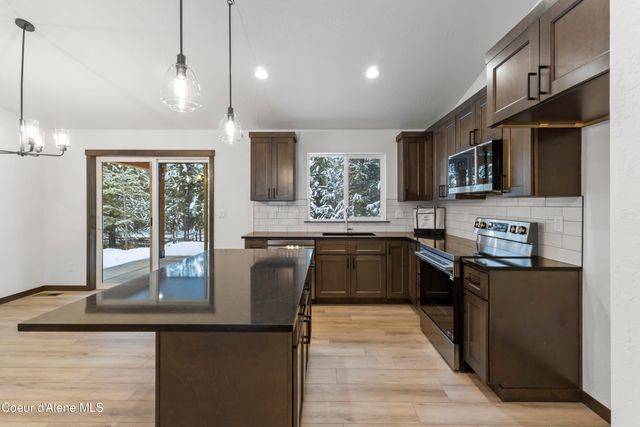 910 E Valley St S, Oldtown, ID 83822