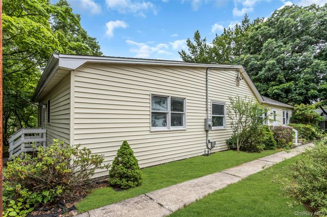 26 Woodland Street, Ronkonkoma, NY 11779