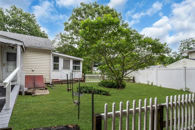 26 Woodland Street, Ronkonkoma, NY 11779