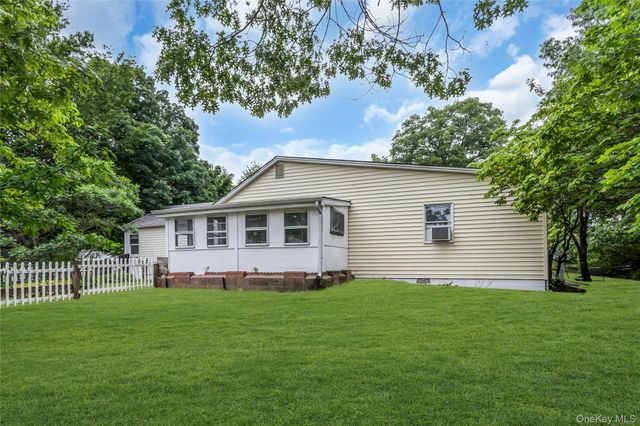 26 Woodland Street, Ronkonkoma, NY 11779