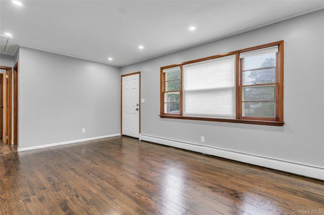 26 Woodland Street, Ronkonkoma, NY 11779