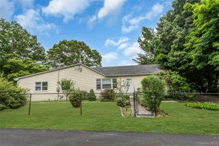 26 Woodland Street, Ronkonkoma, NY 11779