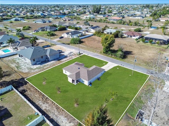 1105 NW 24th Pl, Cape Coral, FL 33993