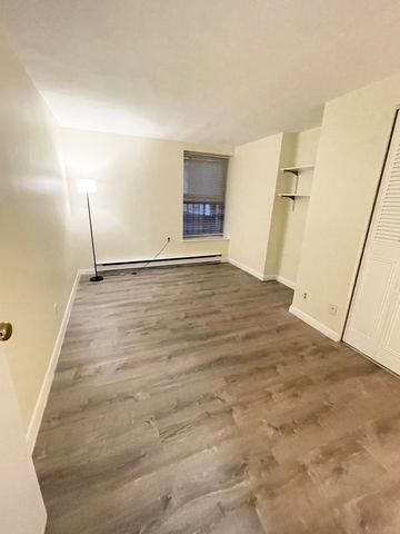 11 Grove 1, Boston, MA 02114