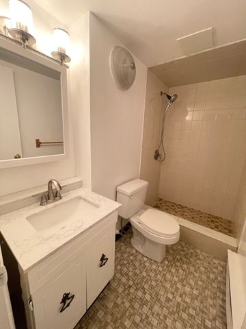 11 Grove 1, Boston, MA 02114