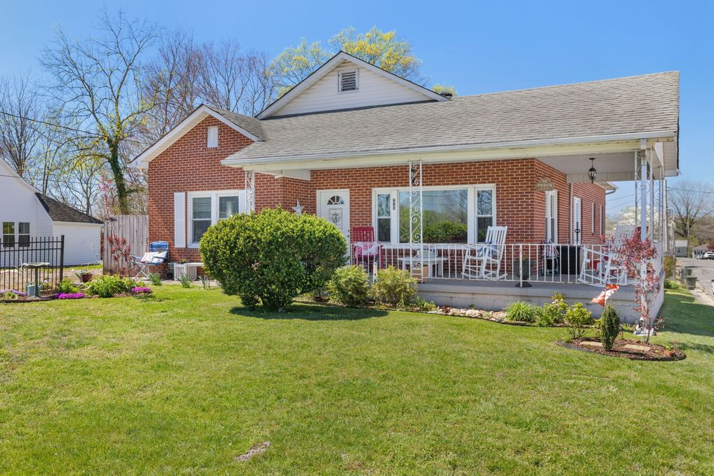 215 S Military Ave, Lawrenceburg, TN 38464