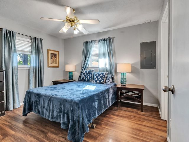 656 Warsaw Street, Bayou Vista, TX 77563