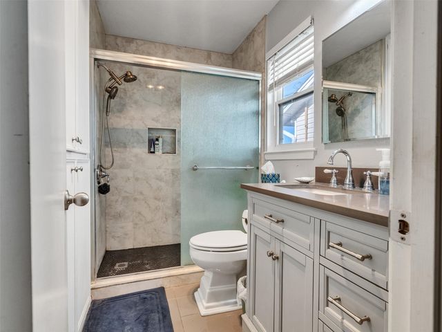 656 Warsaw Street, Bayou Vista, TX 77563