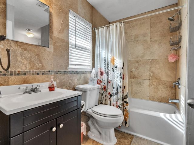 656 Warsaw Street, Bayou Vista, TX 77563