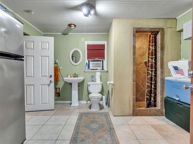 656 Warsaw Street, Bayou Vista, TX 77563