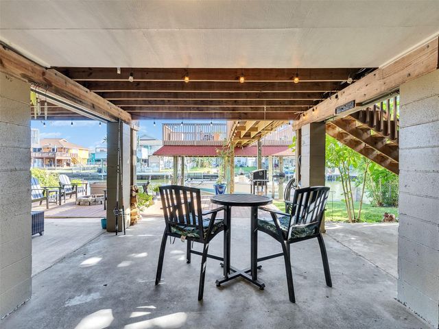 656 Warsaw Street, Bayou Vista, TX 77563