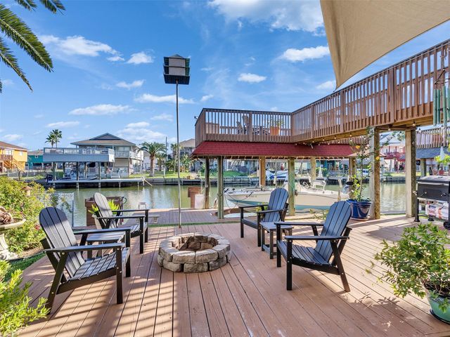 656 Warsaw Street, Bayou Vista, TX 77563