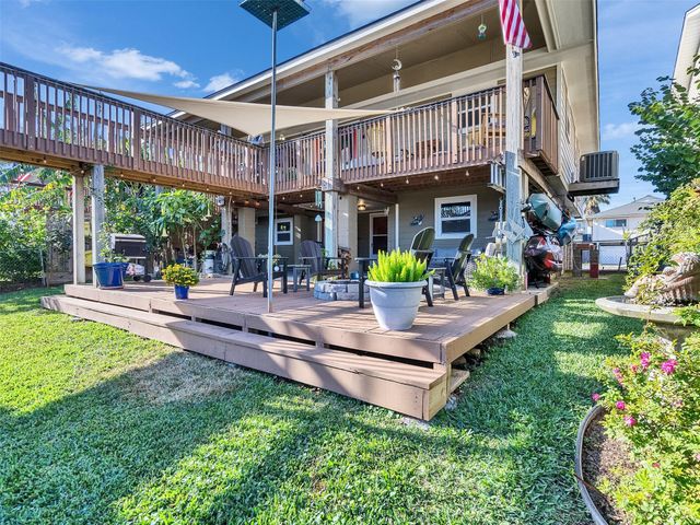 656 Warsaw Street, Bayou Vista, TX 77563