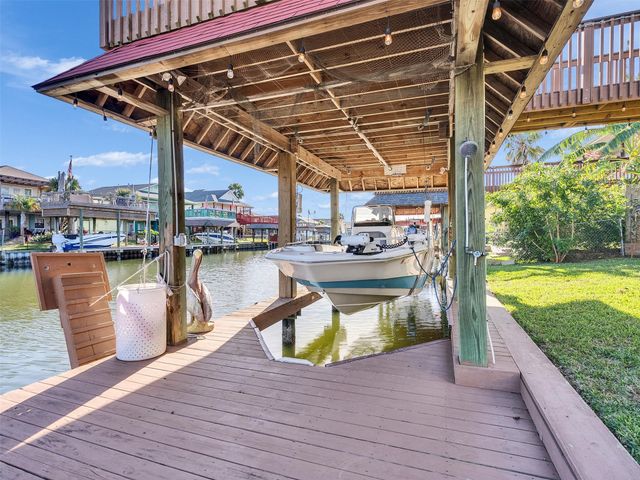 656 Warsaw Street, Bayou Vista, TX 77563