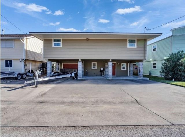 656 Warsaw Street, Bayou Vista, TX 77563