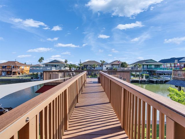 656 Warsaw Street, Bayou Vista, TX 77563