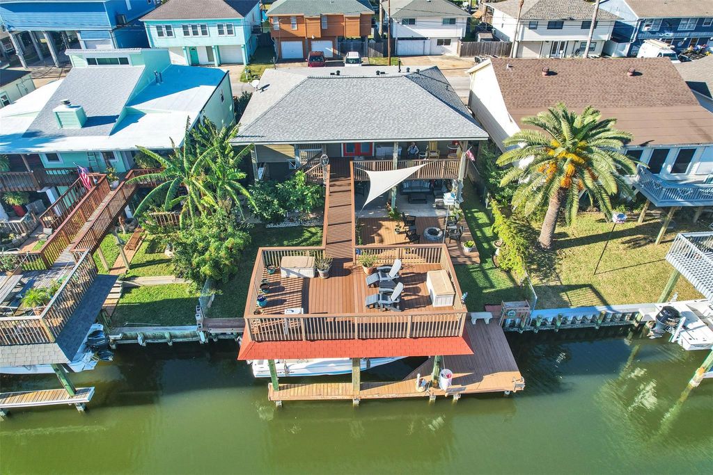 656 Warsaw Street, Bayou Vista, TX 77563