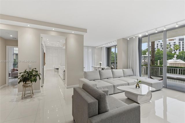 3500 Mystic Pointe Drive 104, Aventura, FL 33180