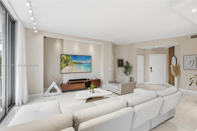 3500 Mystic Pointe Drive 104, Aventura, FL 33180