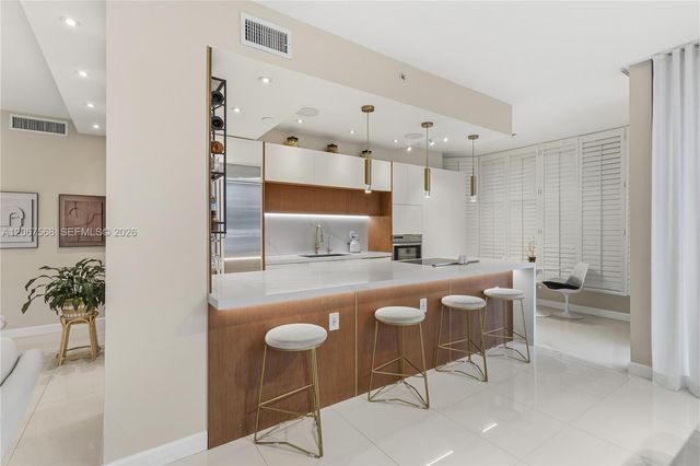 3500 Mystic Pointe Drive 104, Aventura, FL 33180