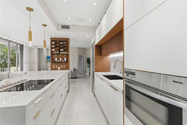 3500 Mystic Pointe Drive 104, Aventura, FL 33180