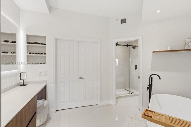 3500 Mystic Pointe Drive 104, Aventura, FL 33180