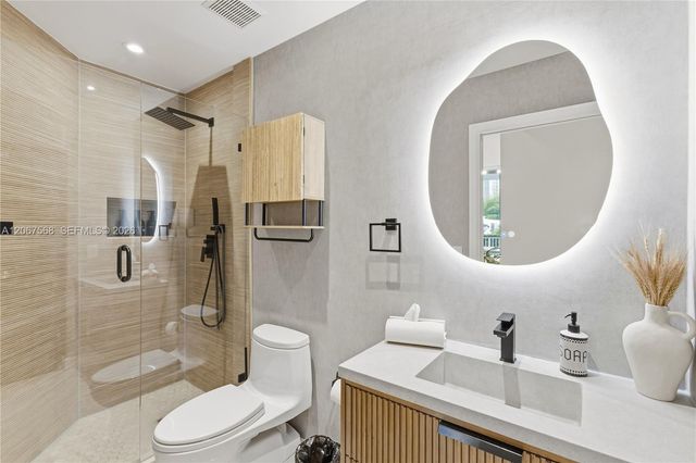 3500 Mystic Pointe Drive 104, Aventura, FL 33180