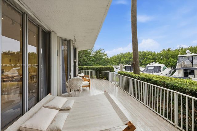 3500 Mystic Pointe Drive 104, Aventura, FL 33180