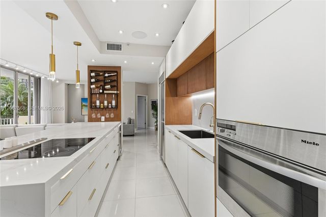 3500 Mystic Pointe Drive 104, Aventura, FL 33180