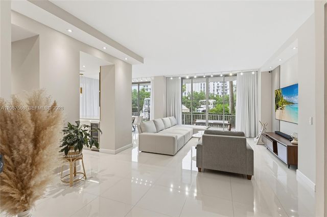 3500 Mystic Pointe Drive 104, Aventura, FL 33180