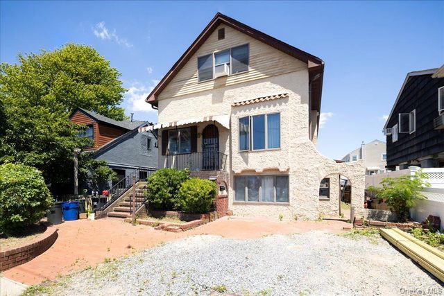 1036 California Place N, Island Park, NY 11558