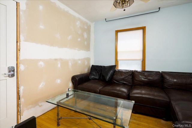 1036 California Place N, Island Park, NY 11558